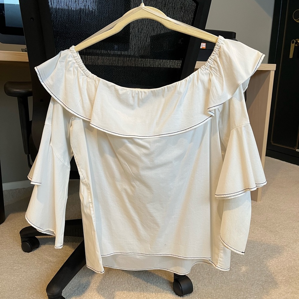 White off the shoulder Inc top
